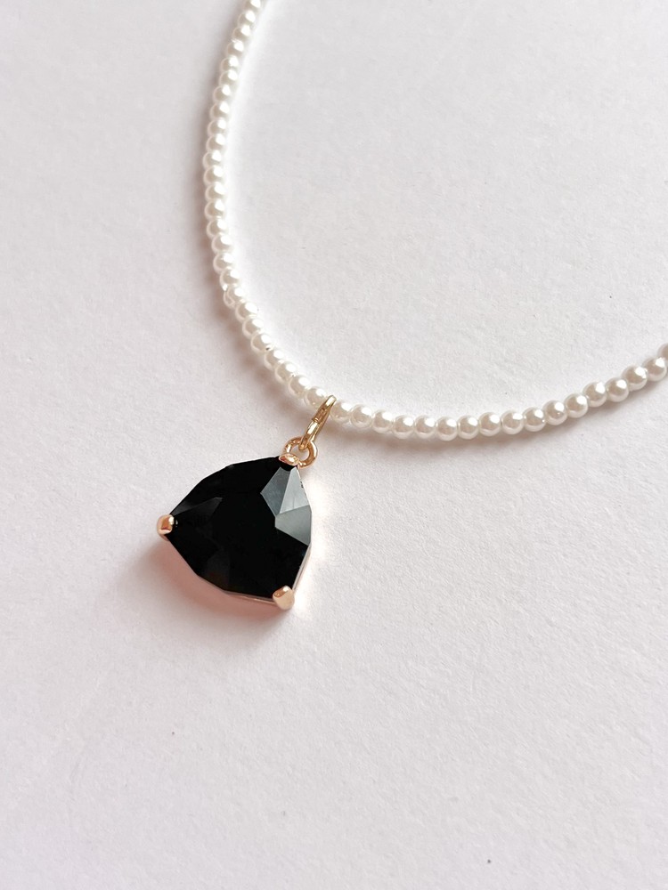 Κολιέ Πέρλες “Black Crystal” με Κρεμαστό Μενταγιόν