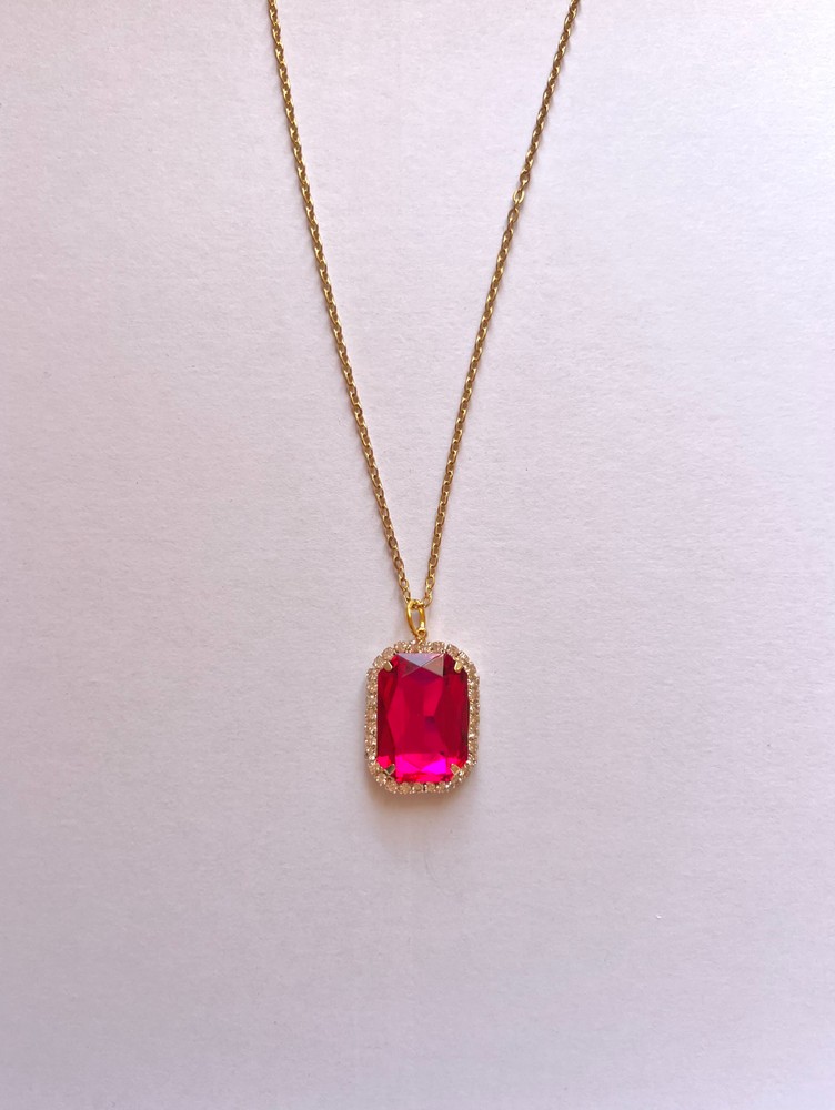 Κολιέ με Ορθογώνιο Μενταγιόν “Ruby Glow”