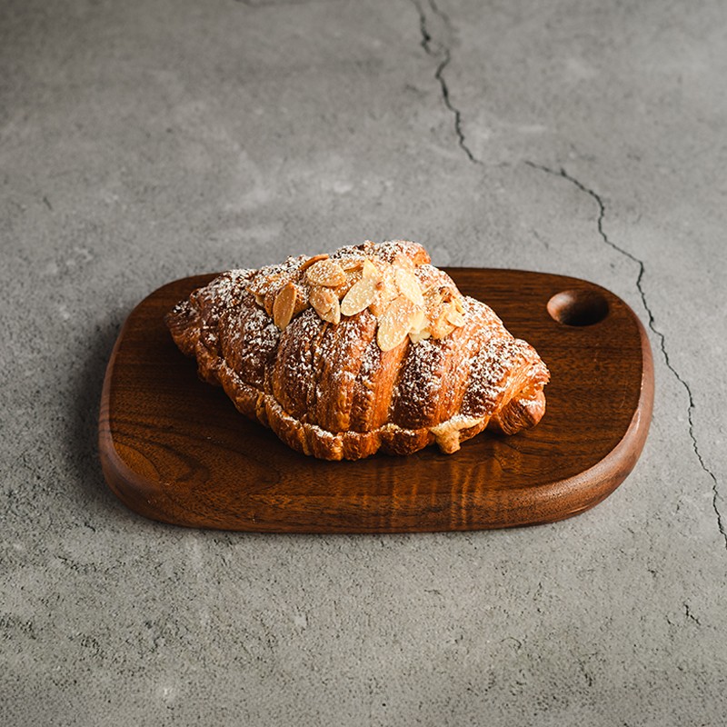 Almond Croissant - كرواسون اللوز