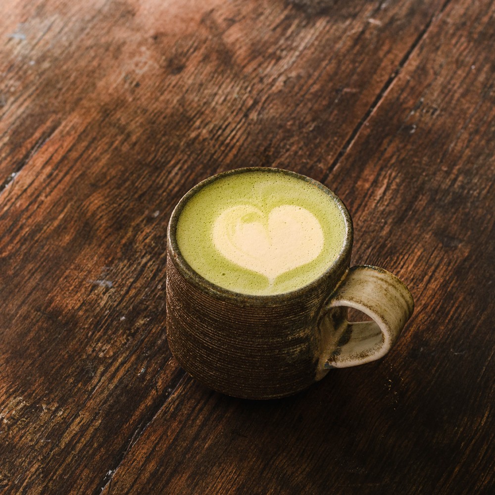 Rosewater Cardamom Matcha Latte لاتيه ماتشا بالهيل وماء الورد